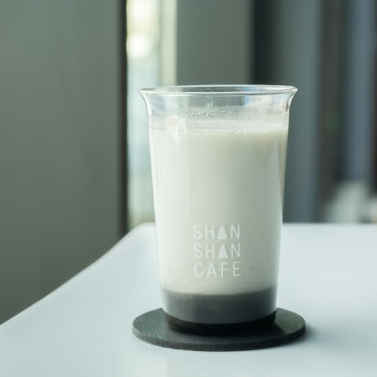 Iced Black Sesame Soy Milk 冰黑芝麻豆漿